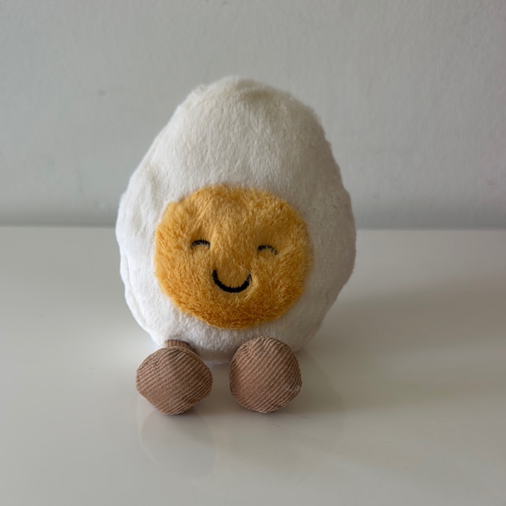NEW JELLYCAT amuseables egg